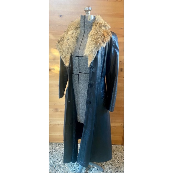 *SOLD* Vintage leather coat/trench - Picture 8 of 12